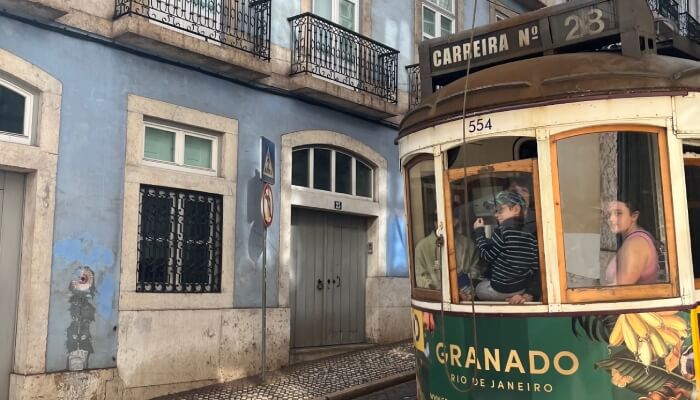 wat-te-doen-in-Lissabon_tram 