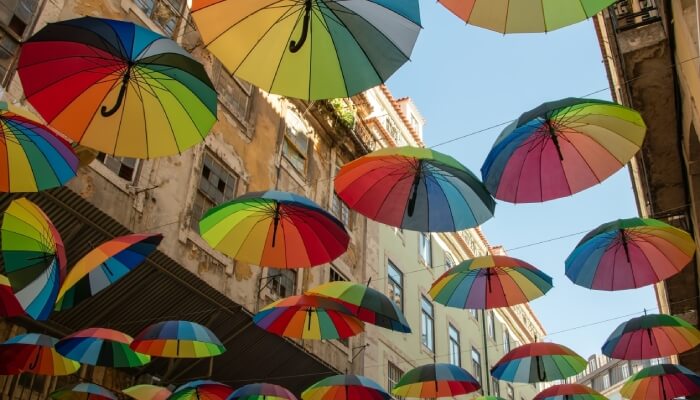 wat-te-doen-in-lissabon_pink-street 